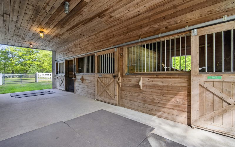 016-BARN INTERIOR-5